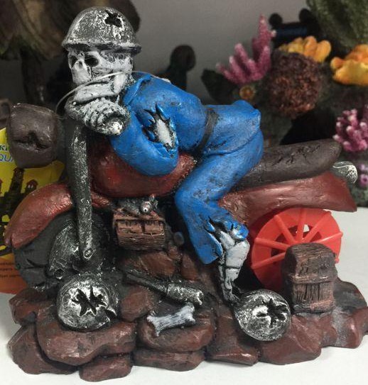 Декорация мотоциклист (14.8*6.5*12.3cm)